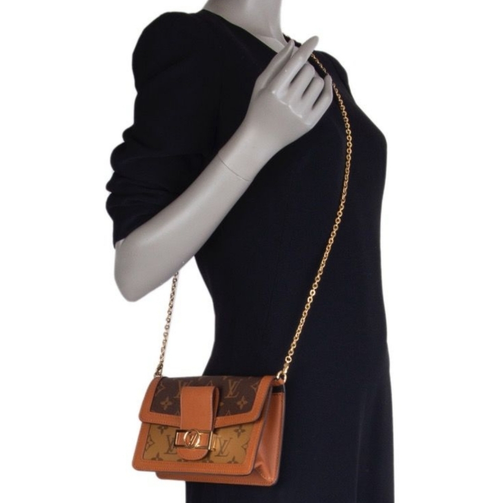 🔥LOUIS VUITTON🔥/Monogram  Canvas Dauphine Bumbag Bag/Gently Used/Box included - Picture 3 of 16